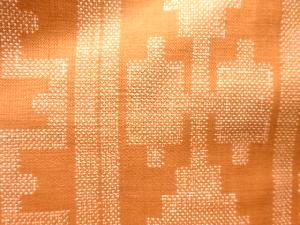 アンティーク　縞に抽象模様織出し本場泥大島紬着物（5マルキ）